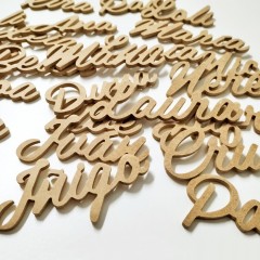Nombres pequeños de fibra de madera personalizados letras enlazadas para marcasitios de Cortaydecora | Letras de Madera