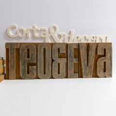Letras decorativas em madeira de pinho com acabamento branco vintage personalizadas de Cortaydecora | Letras de Madera