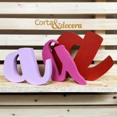 Letras de madera contrachapada de chopo decorativas personalizadas pintadas a mano de Cortaydecora | Letras de Madera