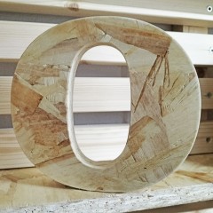 Letras de madera de aglomerado OSB acabado natural personalizadas de Cortaydecora | Letras de Madera