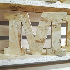 Lettere in legno truciolare OSB con finitura naturale personalizzate de Cortaydecora | Letras de Madera
