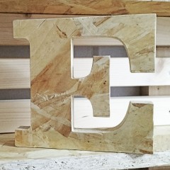 Lettere in legno truciolare OSB con finitura naturale personalizzate de Cortaydecora | Letras de Madera