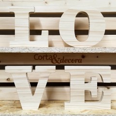 Lettere in legno di pino con finitura naturale personalizzate de Cortaydecora | Letras de Madera