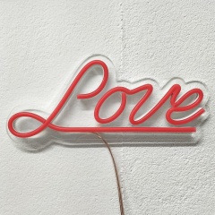Lámpara neón LED diseño LOVE color a elegir de Cortaydecora | Letras de Madera