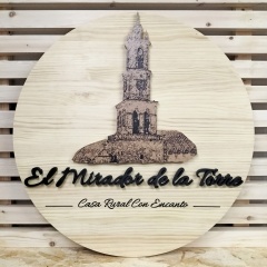 Targa personalizzata in legno di pino con lettere corporee voluminose de Cortaydecora | Letras de Madera
