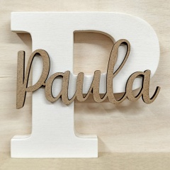 Letra inicial em madeira de pinho natural com nome de plástico ecológico PLA cores de Cortaydecora | Letras de Madera