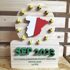 Logotipo corpóreo de madera personalizado para comercios, displays PLV producto y marca de Cortaydecora | Letras de Madera